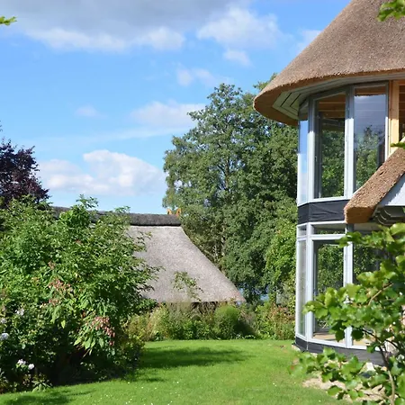 Reetgedecktes Espenhaus Holiday home Grebin